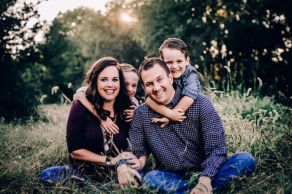 Smiling Family Of Four At Spring Hill TN Outdoor Portair Session